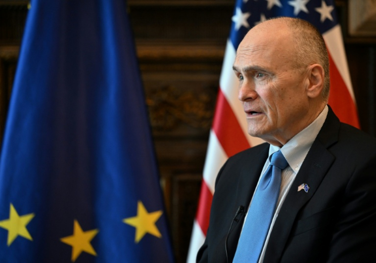 L'ambassadeur américain auprès de l'UE, Andrew Puzder, le 9 avril 2026 à Bruxelles ( AFP / Nicolas TUCAT )