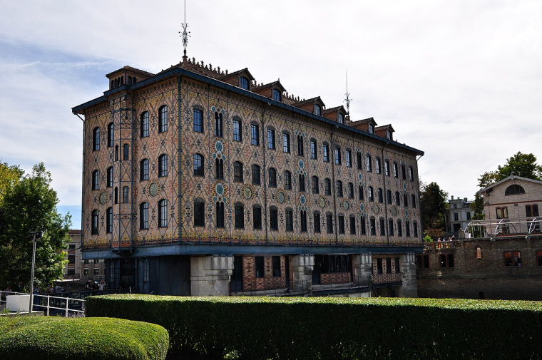 Ancienne chocolaterie Menier à Noisiel (Seine-et-Marne, France) : le moulin Saulnier (1872), sur la Marne (Crédits: Wikimedia Commons - CEllen)