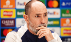 Tudor se prend pour Jean-Claude Dusse avant la C1