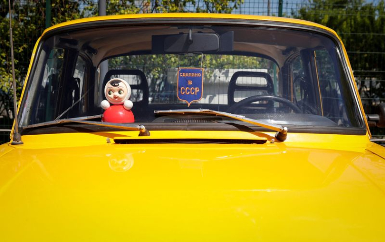 Photo d'archives d'une voiture lors d'un rassemblement de propriétaires et d'amateurs de voitures Moskvitch