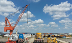 Un centre de données qui va être immergé en mer, développé par la société Highlander, est assemblé sur un chantier naval à Nantong, en Chine, le 11 septembre 2025 ( AFP / STR )