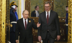 Vladimir Poutine et Aleksandar Vucic à Moscou, en Russie, le 9 mai 2025. ( POOL / ALEXANDER ZEMLIANICHENKO )