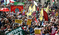 Manifestation contre l'extrême droite, organisée par l'Alliance Together, à Londres, le 28 mars 2026 ( AFP / Henry Nicholls )