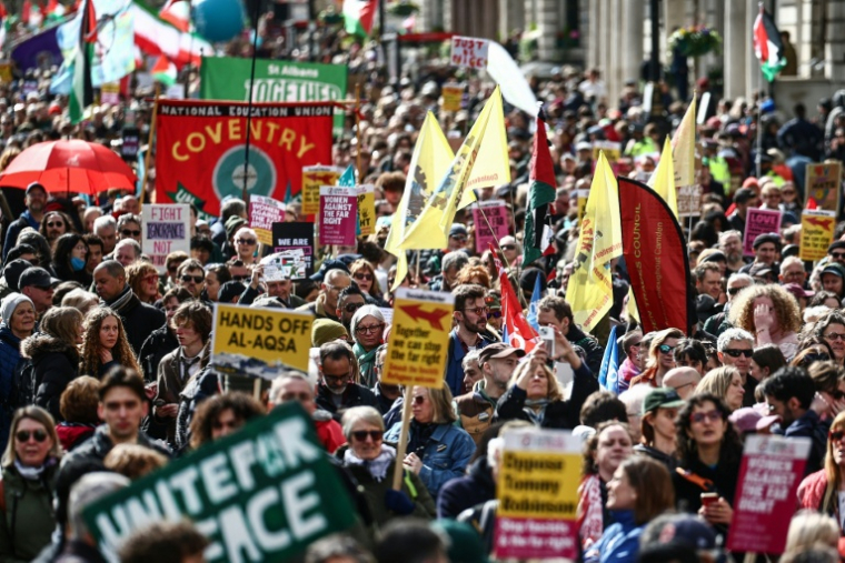 Manifestation contre l'extrême droite, organisée par l'Alliance Together, à Londres, le 28 mars 2026 ( AFP / Henry Nicholls )