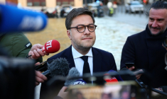 Le maire de Marseille Benoit Payan, à la sortie de la préfecture des Bouches-du-Rhône, à Marseille, le 20 novembre 2025 ( AFP / Clement MAHOUDEAU )