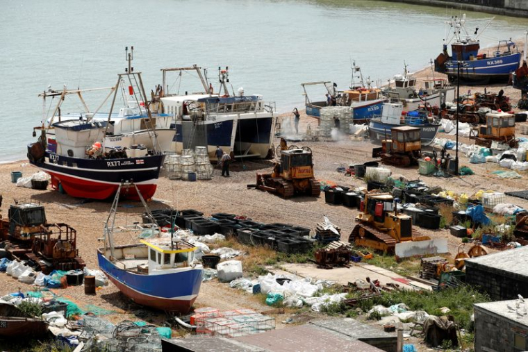BREXIT: LES PÊCHEURS BRITANNIQUES REPROCHENT À JOHNSON D'AVOIR CAPITULÉ