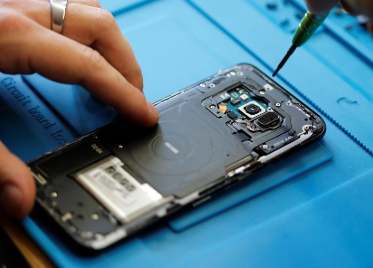 LA FRANCE ENVISAGE DE LIMITER LE RENOUVELLEMENT ANTICIPÉ DES SMARTPHONES