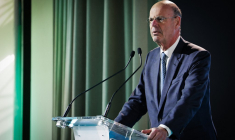 Éric Lombard à Paris, le 18 mars 2025. ( AFP / THIBAUD MORITZ )