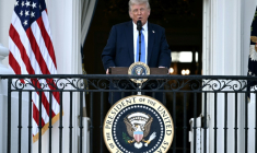 Le président américain Donald Trump au balcon de la Maison Blanche, le 4 juin 2025 à Washington ( AFP / Brendan SMIALOWSKI )