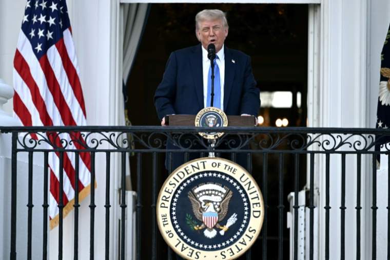 Le président américain Donald Trump au balcon de la Maison Blanche, le 4 juin 2025 à Washington ( AFP / Brendan SMIALOWSKI )