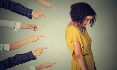 Pression sociale, fatigue, petites conversations : le réseautage peut sembler éprouvant pour les introvertis. (crédit: Adobe Stock)
