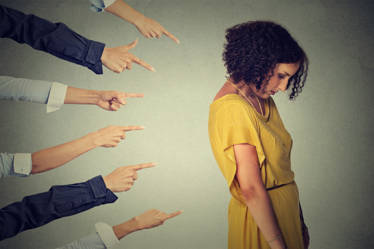 Pression sociale, fatigue, petites conversations : le r&eacute;seautage peut sembler &eacute;prouvant pour les introvertis. (cr&eacute;dit: Adobe Stock)
