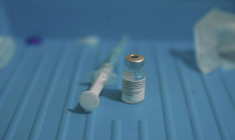 LE VACCIN DE PFIZER ET BIONTECH FRANCHIT UNE ÉTAPE VERS UNE VALIDATION AUX USA