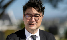 Stéphane Roudaut (divers droite), candidat à la mairie de Brest, le 17 mars 2026, après les résultats du 1er tour des municipales à Brest ( AFP / Fred TANNEAU )