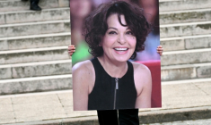 Le portrait d'Isabelle Mergault, au cimetière du Père-Lachaise, Paris, le 30 mars 2026 ( AFP / Bertrand GUAY )