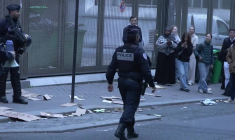 Mouvement lycéen: des CRS devant l'université d'Assas fermée
