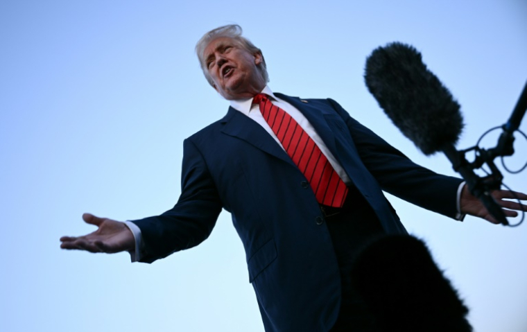 Le président américain Donald Trump devant la presse en Pennsylvanie le 3 août 2025 ( AFP / Brendan SMIALOWSKI )