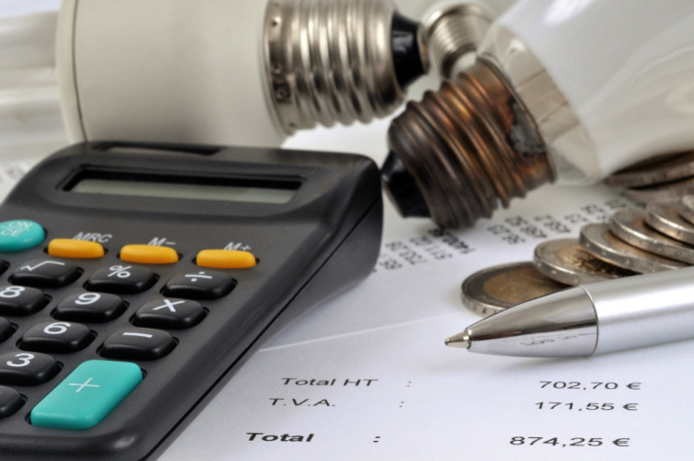 les particuliers ne sont pas sans solutions pour protéger leur pouvoir d'achat. Comment réaliser des économies sur sa facture d'électricité ? Tour d'horizon de ce qu'il faut faire… et ne pas faire (© Richard Villalon - stock.adobe.com)