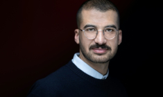 Le psychiatre Jean-Victor Blanc qui publie "Des amours chimiques, le fléau du chemsex" aux Editions Seuil, à Paris le 31 mars 2026. ( AFP / Joel Saget )