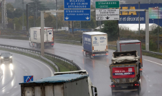 La taxe s'appliquera aux camions de plus de 3,5 tonnes circulant notamment sur l'A35 et l'A36 (illustration) ( AFP / FREDERICK FLORIN )