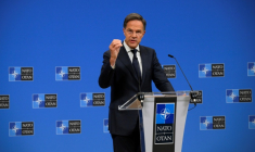 Le secrétaire général de l'Otan Mark Rutte donne une conférence de presse, le 23 septembre 2025 à Bruxelles ( AFP / JOHN THYS )