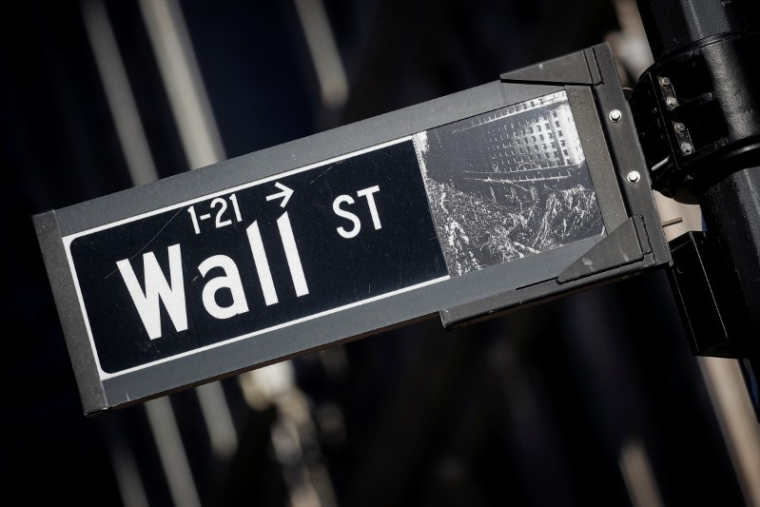 Un panneau indiquant Wall Street dans le quartier financier de New York