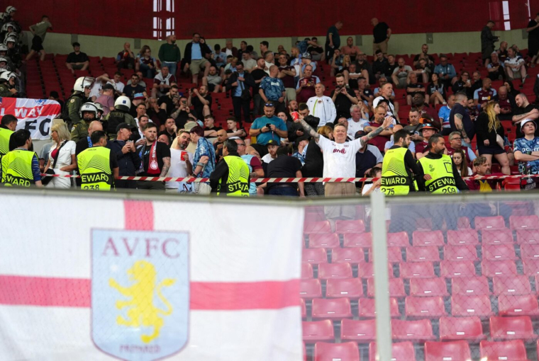 Une bagarre entre hooligans dans Paris avant PSG-Aston Villa