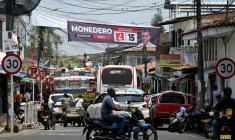 Bannières électorales dans la ville de Caloto, dans le département de Cauca, le 7 mars 2026, à la veille des législatives en Colombie ( AFP / JOAQUIN SARMIENTO )