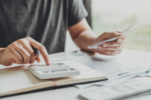 La taxe "attentat" va passer de 5,90 euros à 6,50 euros par an en juillet 2024. (illustration) (Pexels)