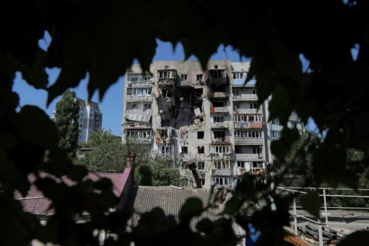 Un immeuble endommagé par une attaque de drone à Odessa, le 24 juillet 2025 en Ukraine ( AFP / Oleksandr GIMANOV )