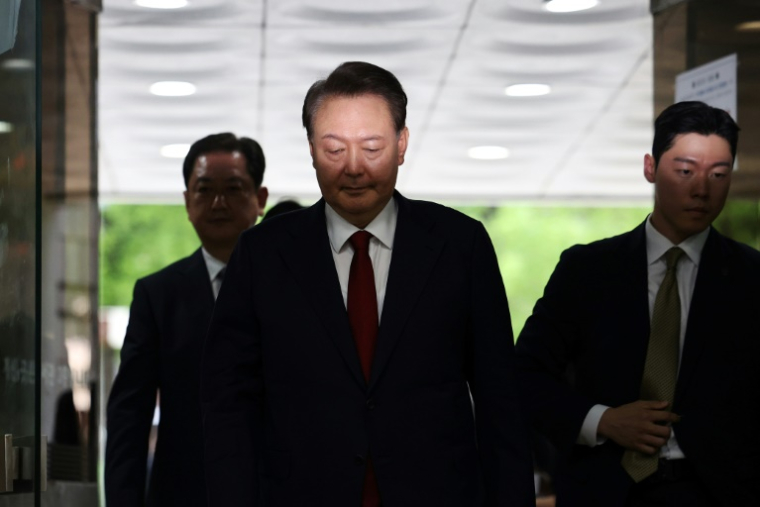 L'ancien président sud-coréen Yoon Suk Yeol arrive au tribunal pour une audience sur son placement en détention, le 9 juillet 2025 à Séoul ( POOL / KIM HONG-JI )