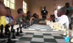 Nigeria : les échecs pour apprendre aux enfants d'un bidonville de Lagos à réussir