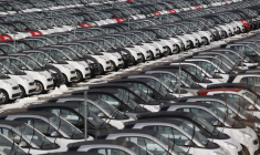 Des Smart Fortwo sur un parking de l'usine Smart à Hambach, dans l'est de la France