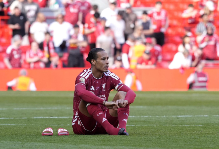 Van Dijk se paye les journalistes