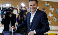 Le Premier ministre sortant, Luis Montenegro, vote lors des législatives, le 18 mai 2025 à Espiinho, au Portugal ( AFP / ANDRE DIAS NOBRE )