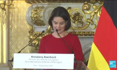 France : Macron reçoit Olaf Scholz pour tenter de s'accorder sur les grands dossiers à venir