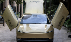 Un Cybercab de Tesla, robotaxi sans volant ni pédales, à Austin (Texas) le 3 septembre 2026 ( AFP / RONALDO SCHEMIDT )