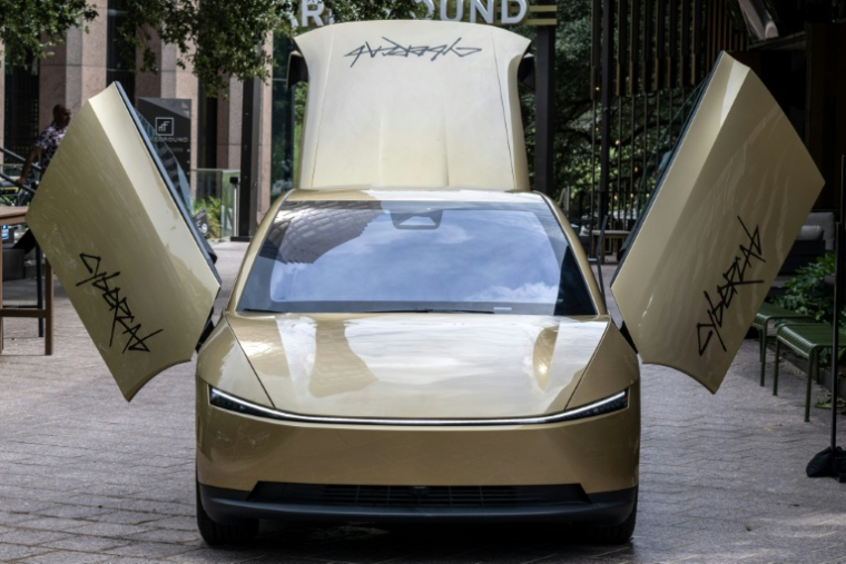 Un Cybercab de Tesla, robotaxi sans volant ni pédales, à Austin (Texas) le 3 septembre 2026 ( AFP / RONALDO SCHEMIDT )