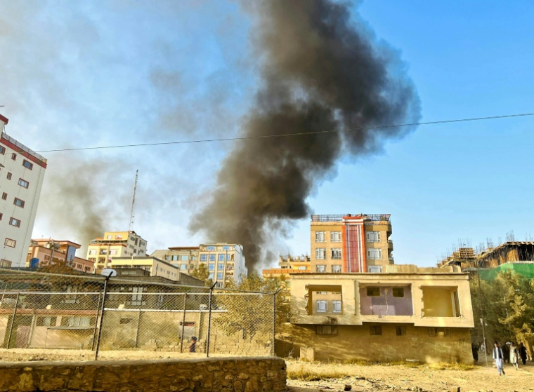 La fumée d'explosions au-dessus de Kaboul le 15 octobre 2025 ( AFP / - )