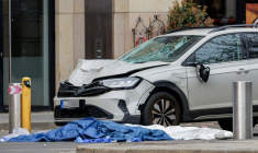 Photo de la scène où une voiture a fauché des passants dans une rue de Leipzig, dans l'est de l'Allemagne, faisant deux morts et plusieurs blessés, le 4 mai 2026 ( AFP / Jens SCHLUETER )