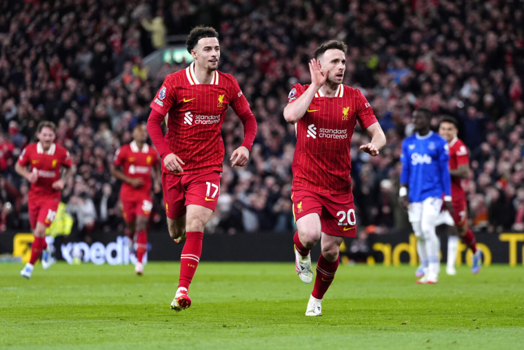 Premier League : Liverpool enlève le derby, City respire