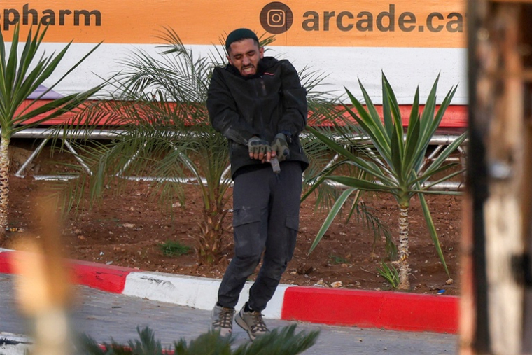 Un des deux assaillants palestiniens armés durant une fusillade avec des soldats israéliens près de Hébron, qui a fait cinq blessés, en Cisjordanie occupée, le 23 octobre 2026 ( AFP / HAZEM BADER )