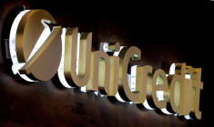 Photo d'archives du logo de la banque UniCredit à Sienne