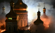 Incendie de la cathédrale de la Dormition, à la Laure des Grottes de Kiev, le 15 juin 2026 après une attaque russe ( AFP / Genya SAVILOV )