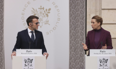 Le président Emmanuel Macron et la Première ministre danoise Mette Frederiksen lors d'une conférence de presse à l'Élysée, le 28 janvier 2026 à Paris ( POOL / Thomas Padilla )