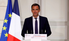 Le porte-parole du gouvernement Olivier Véran lors d'une conférence de presse à Paris