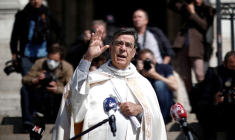 L'ANCIEN ARCHEVÊQUE DE PARIS DIT AVOIR LA CONFIANCE DU PAPE