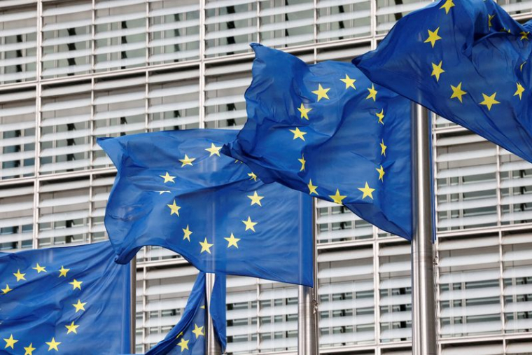 Des drapeaux européens devant le siège de la Commission européenne à Bruxelles, Belgique