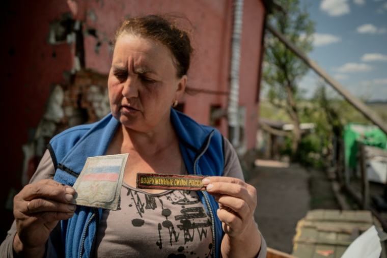 L'Ukrainienne Larissa Sysenko chez elle à Kamyanka, dans la région de Kharkiv, le 1er mai 2025 ( AFP / Ivan SAMOILOV )