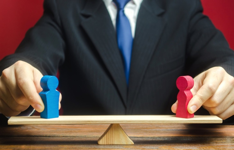 La Cour de cassation a rappelé que les juges doivent faire preuve d’impartialité, en annulant une décision entachée de propos moralisateurs. (Crédit photo : 123RF)